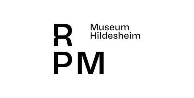 Logo des Roemer- und Pelizaeus-Museums Hildesheim auf weißer Fläche