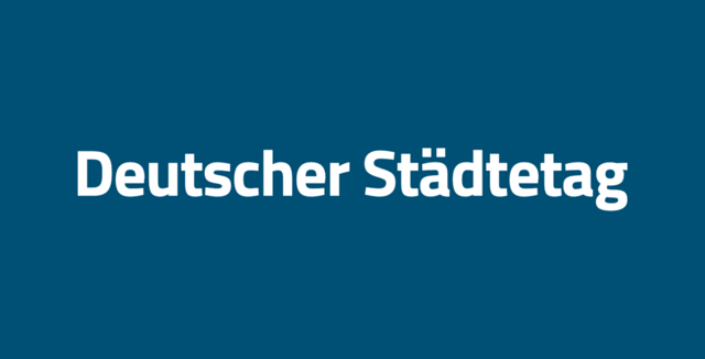 Schriftzug Deutscher Städtetag auf weißer Fläche